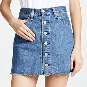 🔴HOST PICK🔴NWT Levi’s Button Front Mini Skirt